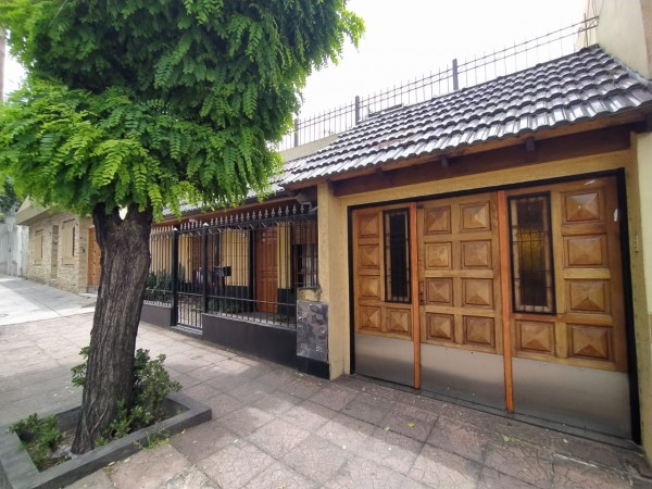 Hermosa Casa Multifamiliar, cochera pasante, lote 10x50 (Villa Lugano)