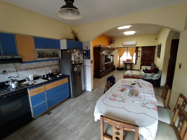 Hermosa Casa Multifamiliar, cochera pasante, lote 10x50 (Villa Lugano)