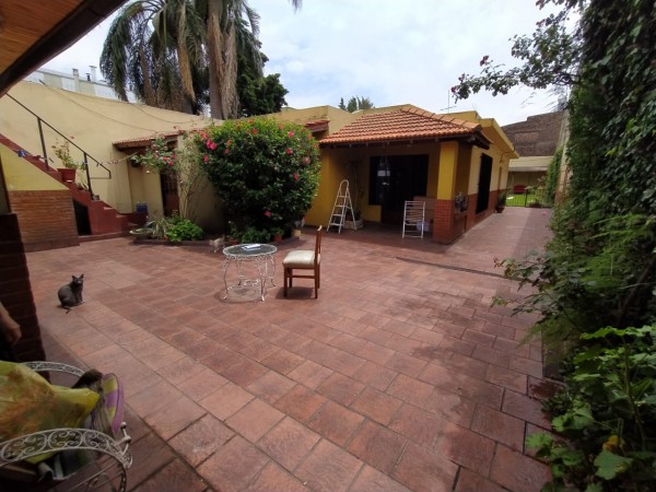 Hermosa Casa Multifamiliar, cochera pasante, lote 10x50 (Villa Lugano)