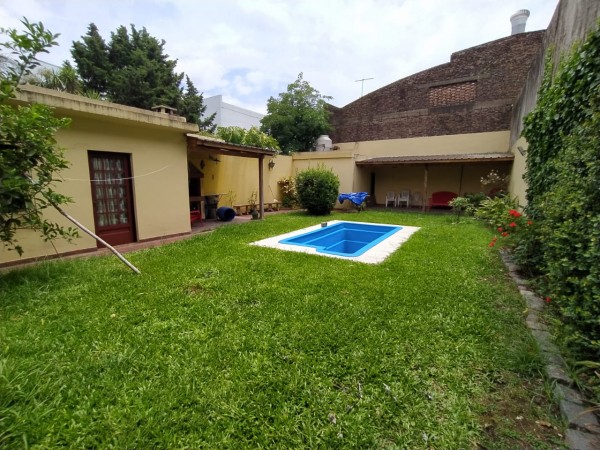 Hermosa Casa Multifamiliar, cochera pasante, lote 10x50 (Villa Lugano)