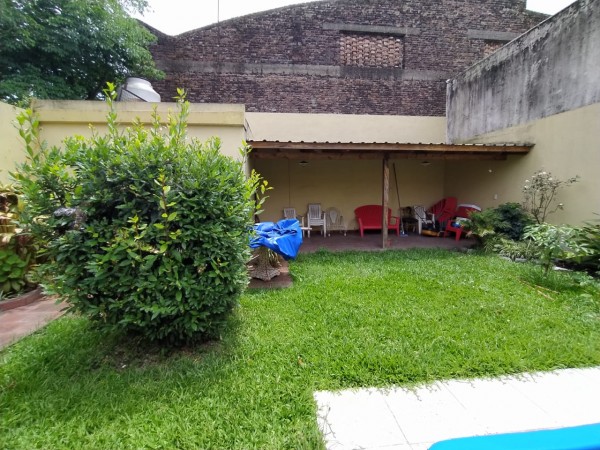Hermosa Casa Multifamiliar, cochera pasante, lote 10x50 (Villa Lugano)