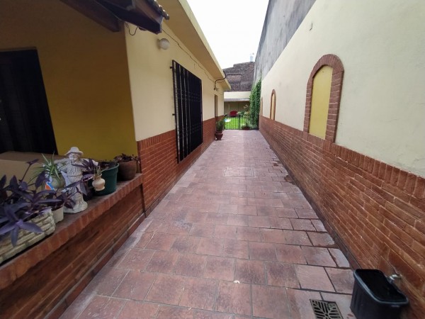 Hermosa Casa Multifamiliar, cochera pasante, lote 10x50 (Villa Lugano)