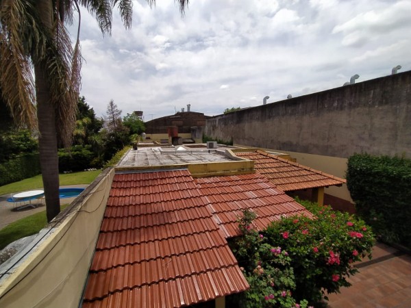 Hermosa Casa Multifamiliar, cochera pasante, lote 10x50 (Villa Lugano)