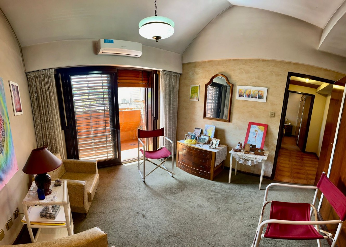 Se Vende Excelente Casa Cinco ambientes, con 4 Cocheras, posible permuta por menor valor!!