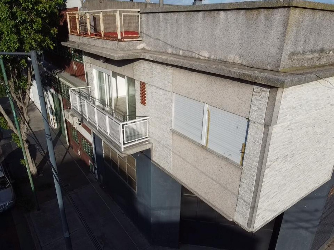 Se vende departamento cuatro amb, remodelado, con espacio aereo!!!