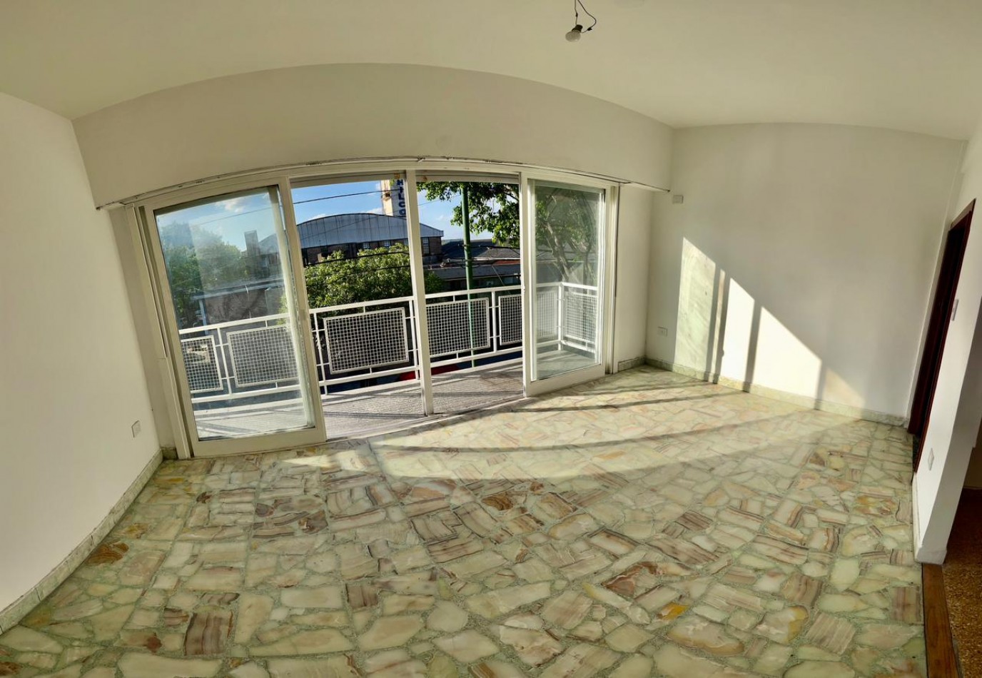 Se vende departamento cuatro amb, remodelado, con espacio aereo!!!