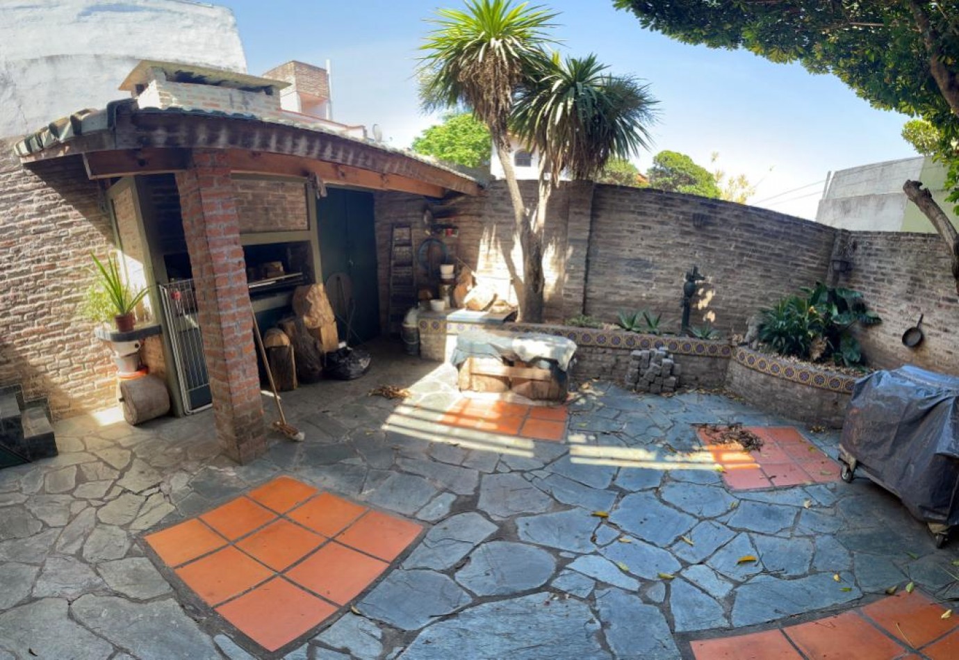 Se Vende, PH tipo casa, independiente, con cochera, multi familiar. (Ciudadela)