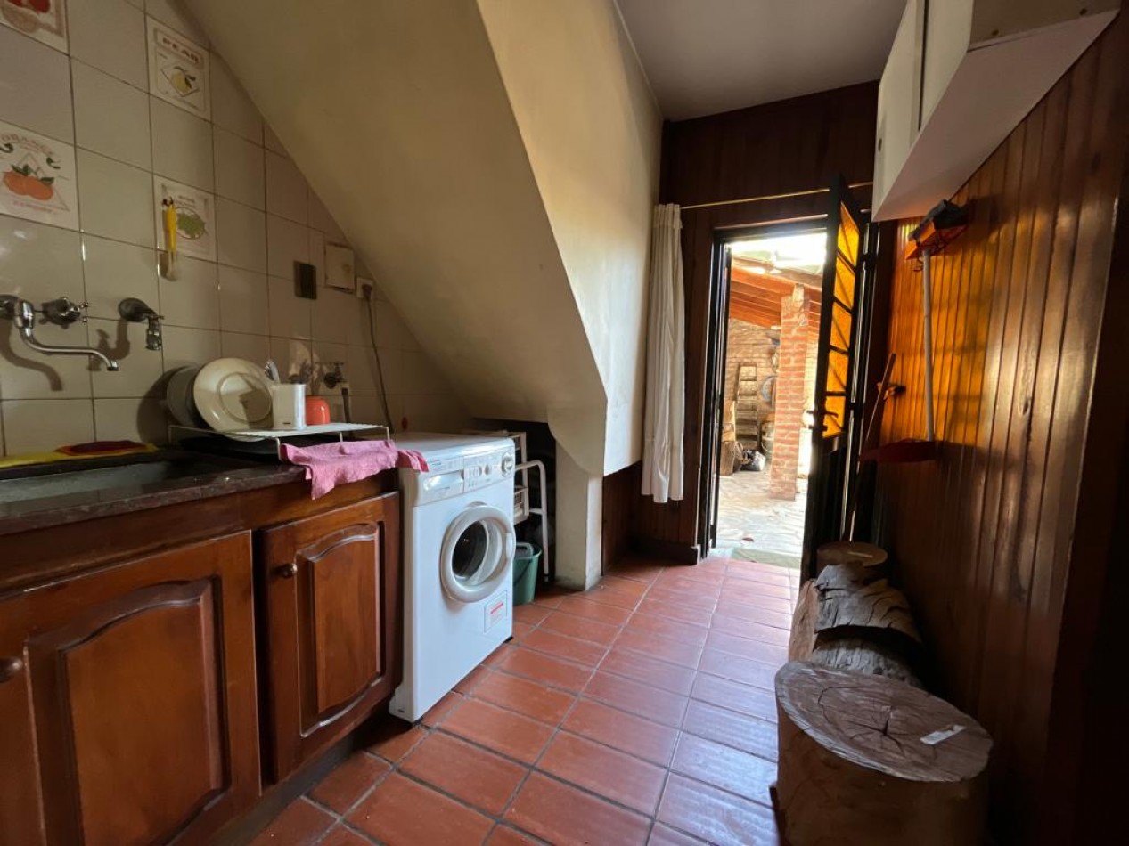 Se Vende, PH tipo casa, independiente, con cochera, multi familiar. (Ciudadela)