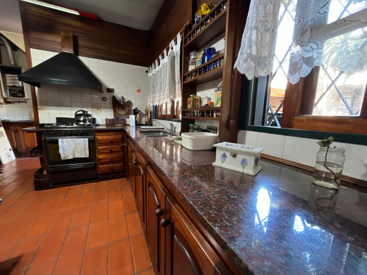 Se Vende, PH tipo casa, independiente, con cochera, multi familiar. (Ciudadela)