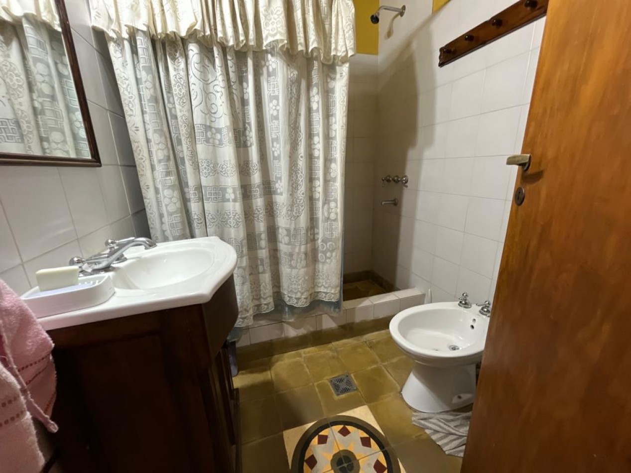 Se Vende, PH tipo casa, independiente, con cochera, multi familiar. (Ciudadela)