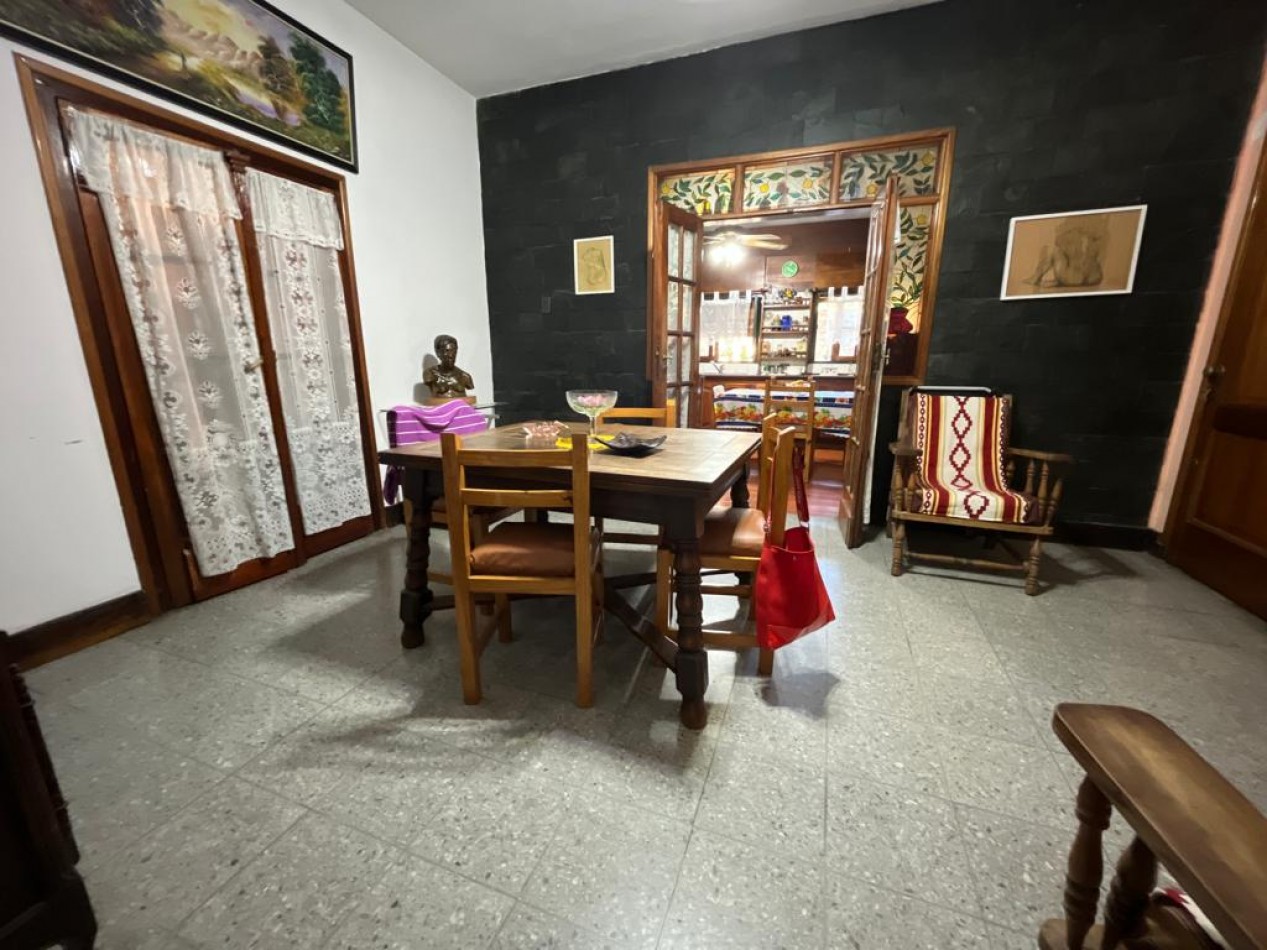 Se Vende, PH tipo casa, independiente, con cochera, multi familiar. (Ciudadela)