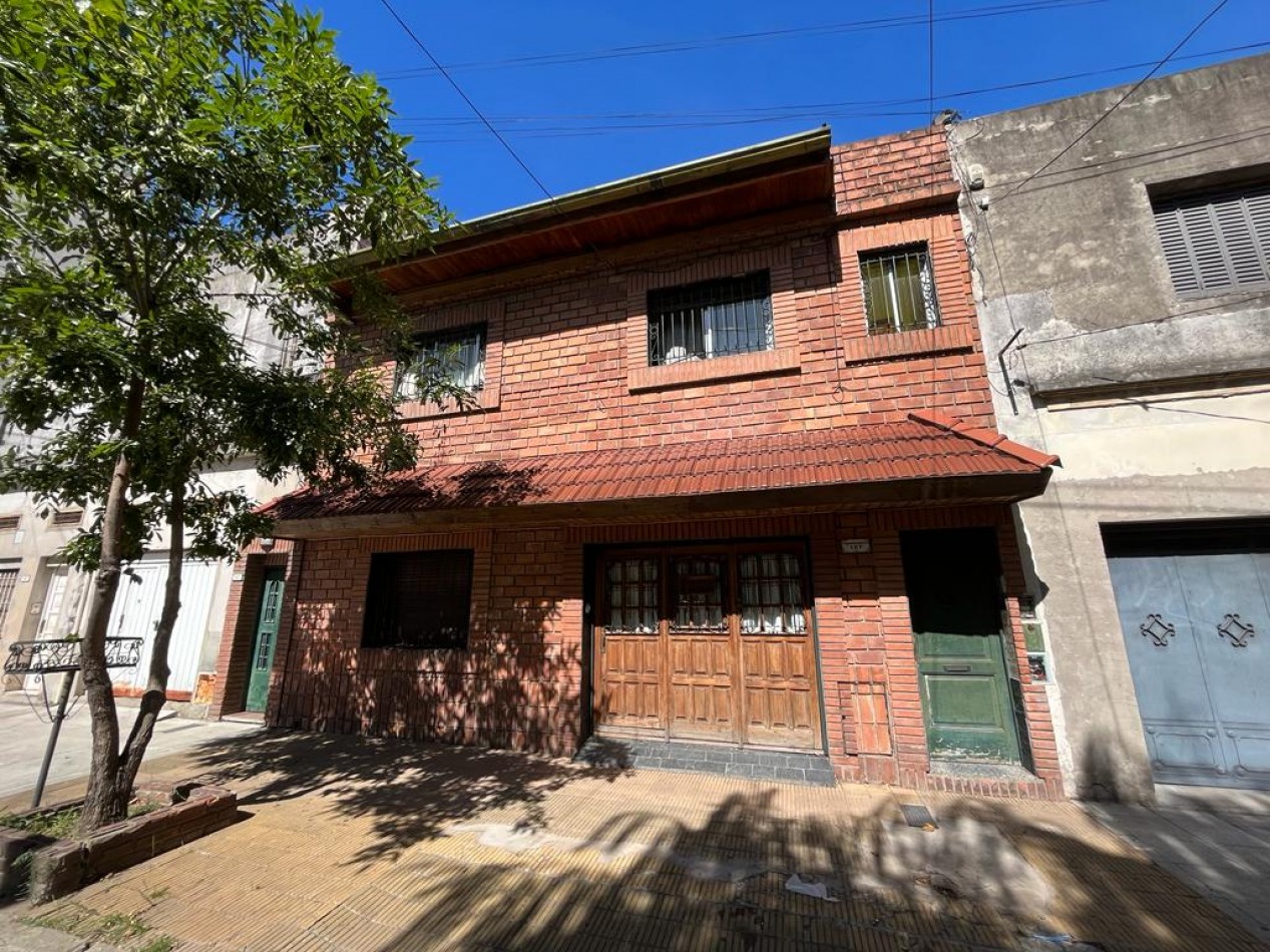 Se Vende, PH tipo casa, independiente, con cochera, multi familiar. (Ciudadela)