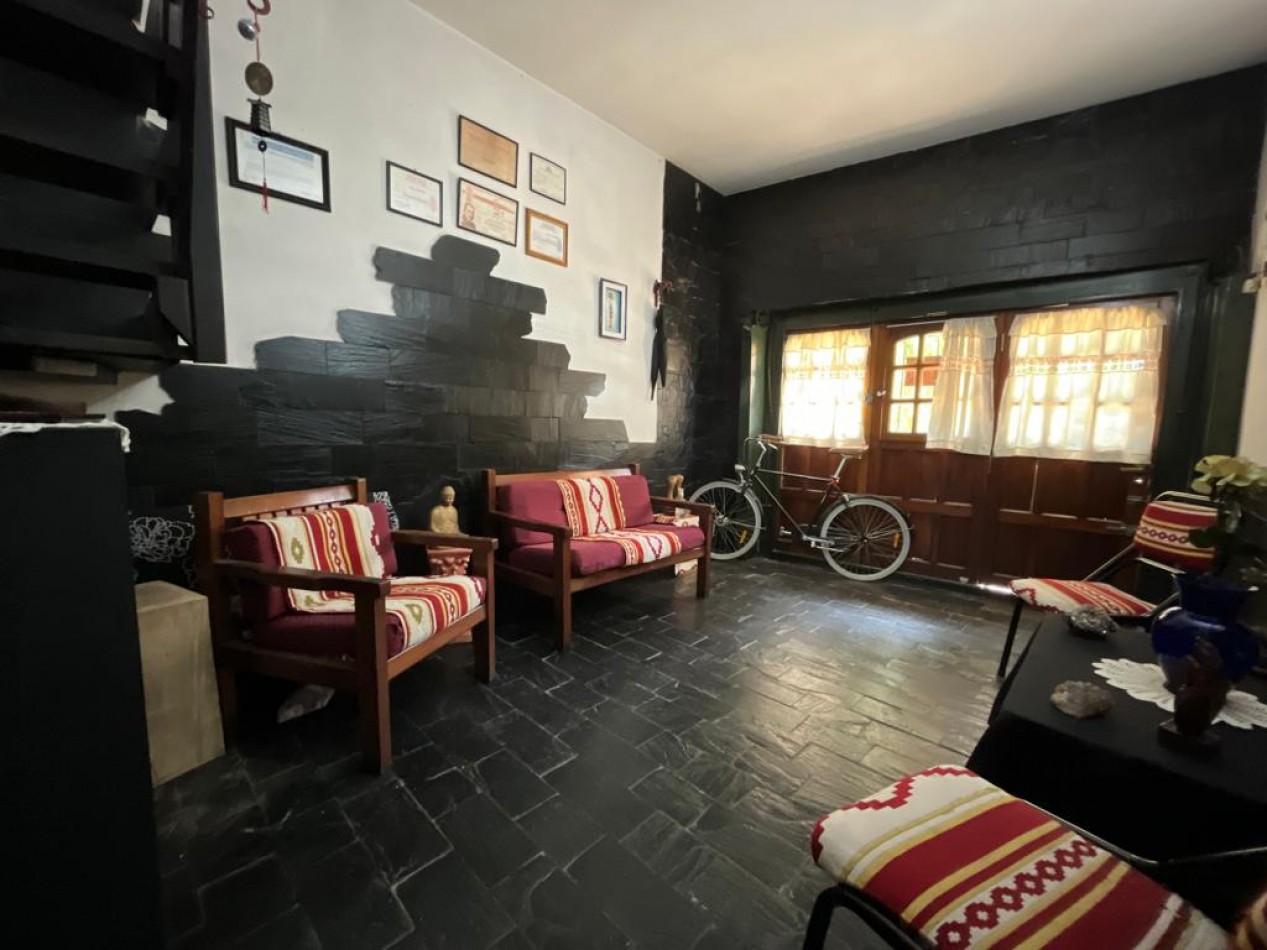 Se Vende, PH tipo casa, independiente, con cochera, multi familiar. (Ciudadela)