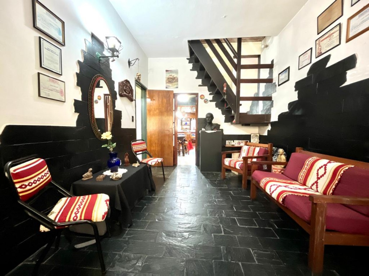 Se Vende, PH tipo casa, independiente, con cochera, multi familiar. (Ciudadela)