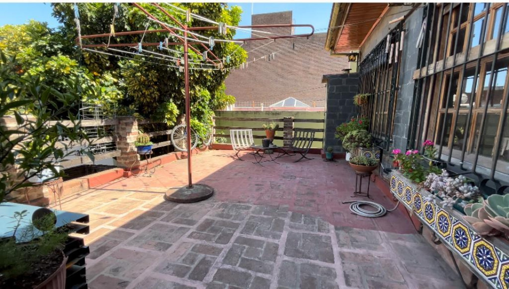 Se Vende, PH tipo casa, independiente, con cochera, multi familiar. (Ciudadela)