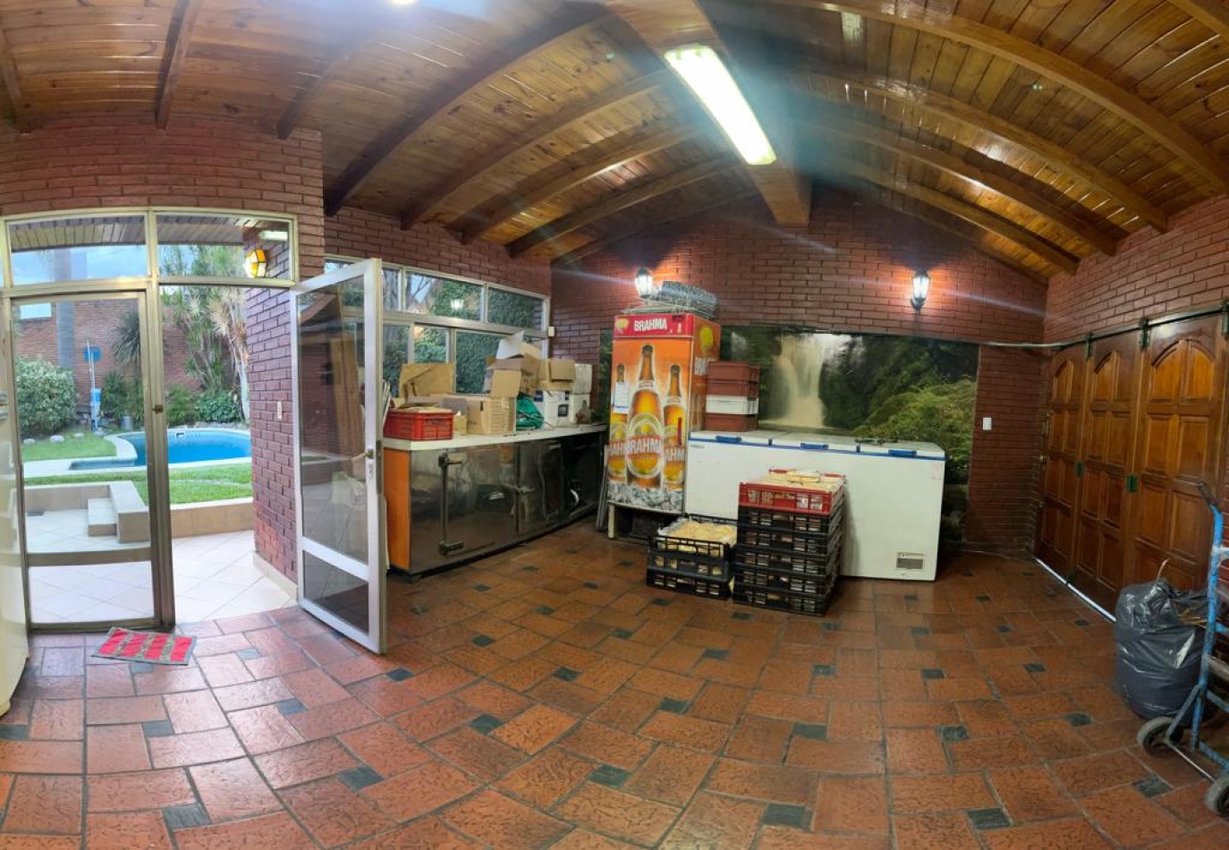 En Venta Casa cuatro ambientes, cochera doble, piscina, Excelente!! (Villa Lugano)