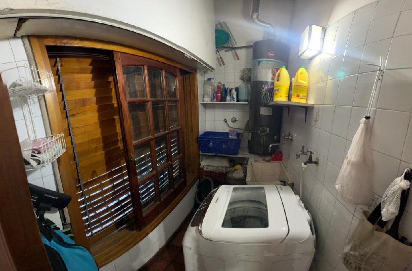 En Venta Casa cuatro ambientes, cochera doble, piscina, Excelente!! (Villa Lugano)