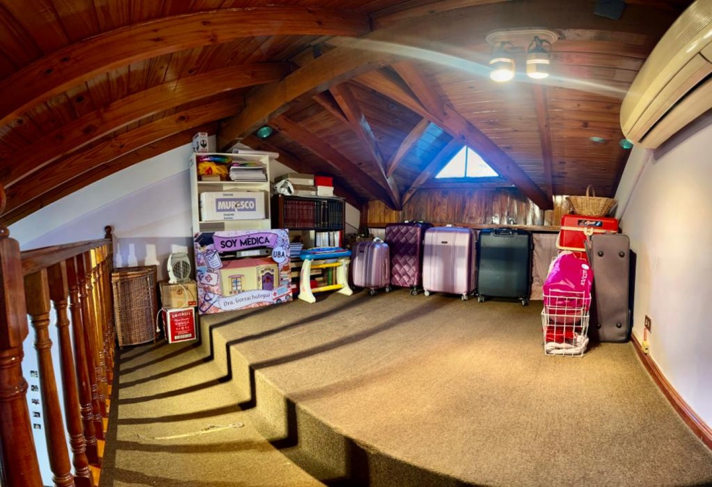 En Venta Casa cuatro ambientes, cochera doble, piscina, Excelente!! (Villa Lugano)