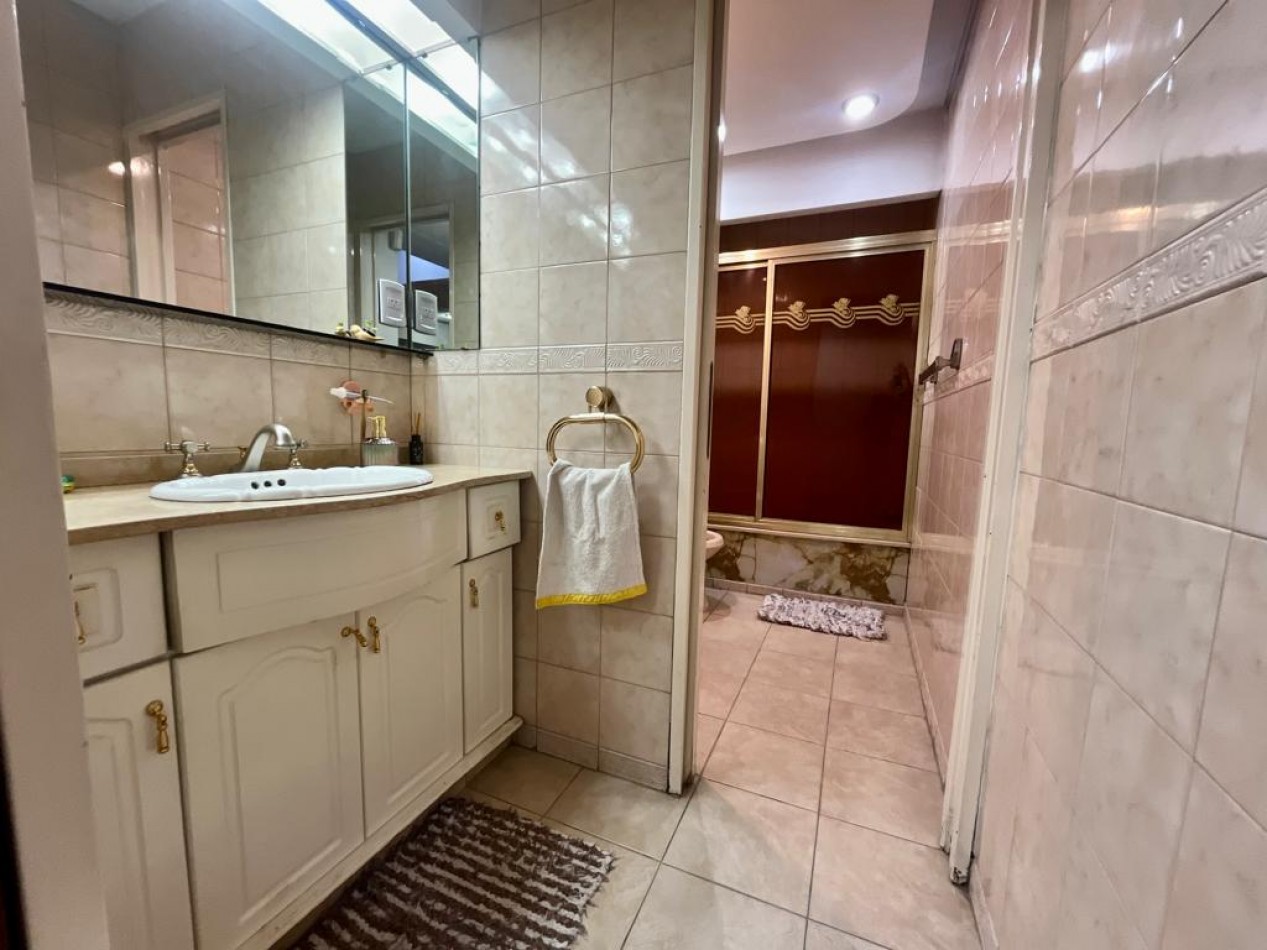 En Venta Casa cuatro ambientes, cochera doble, piscina, Excelente!! (Villa Lugano)