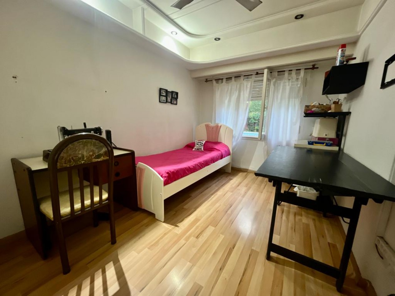 En Venta Casa cuatro ambientes, cochera doble, piscina, Excelente!! (Villa Lugano)