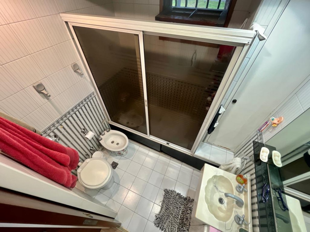 En Venta Casa cuatro ambientes, cochera doble, piscina, Excelente!! (Villa Lugano)