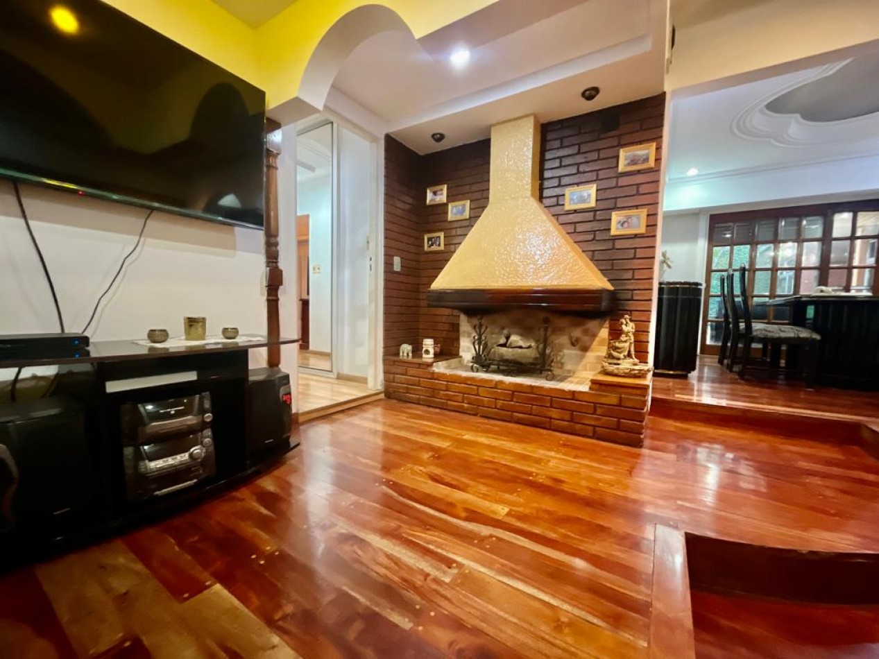 En Venta Casa cuatro ambientes, cochera doble, piscina, Excelente!! (Villa Lugano)