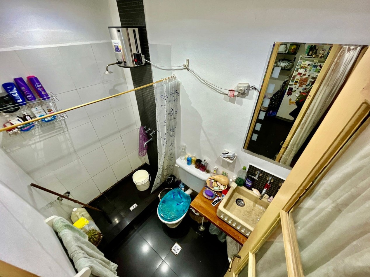 Se Vende PH dos ambientes, contrafrente (Barracas)