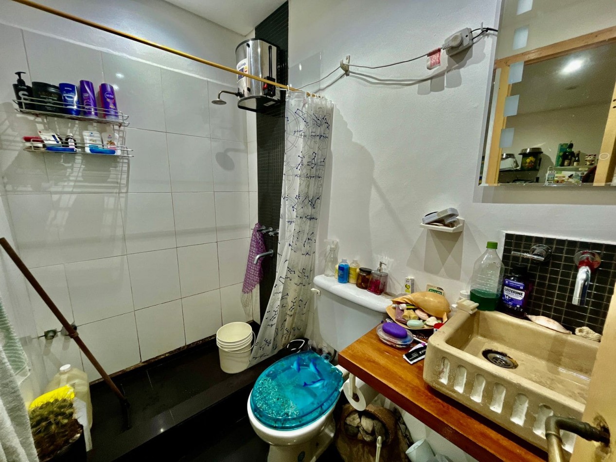 Se Vende PH dos ambientes, contrafrente (Barracas)