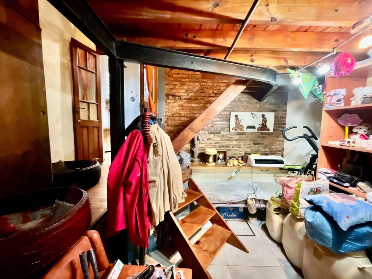 Se Vende PH dos ambientes, contrafrente (Barracas)