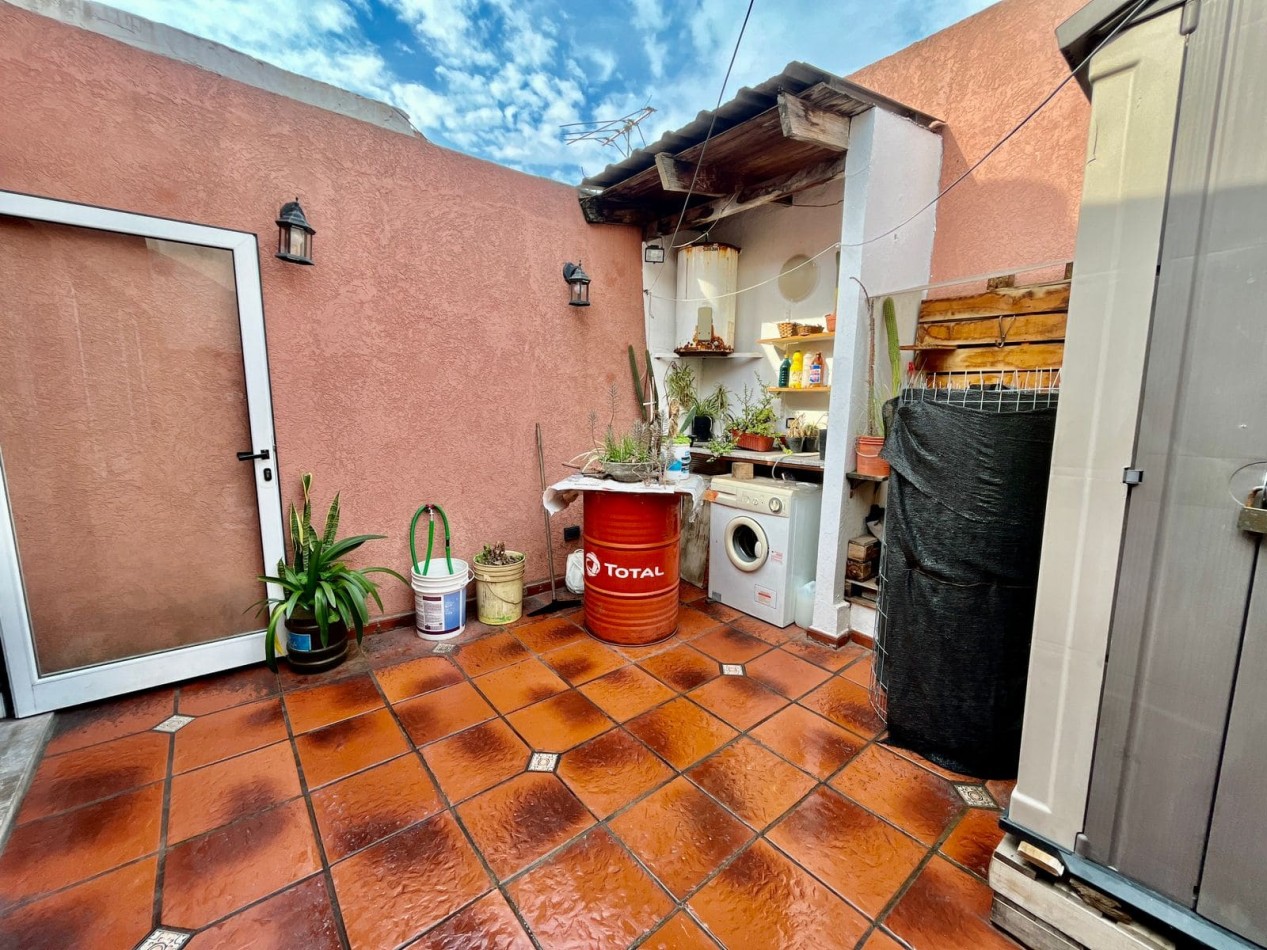 Se Vende PH dos ambientes, contrafrente (Barracas)