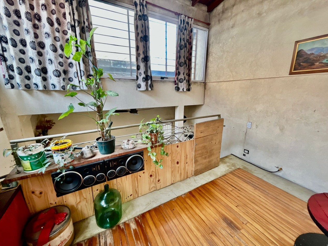 Se Vende PH dos ambientes, contrafrente (Barracas)