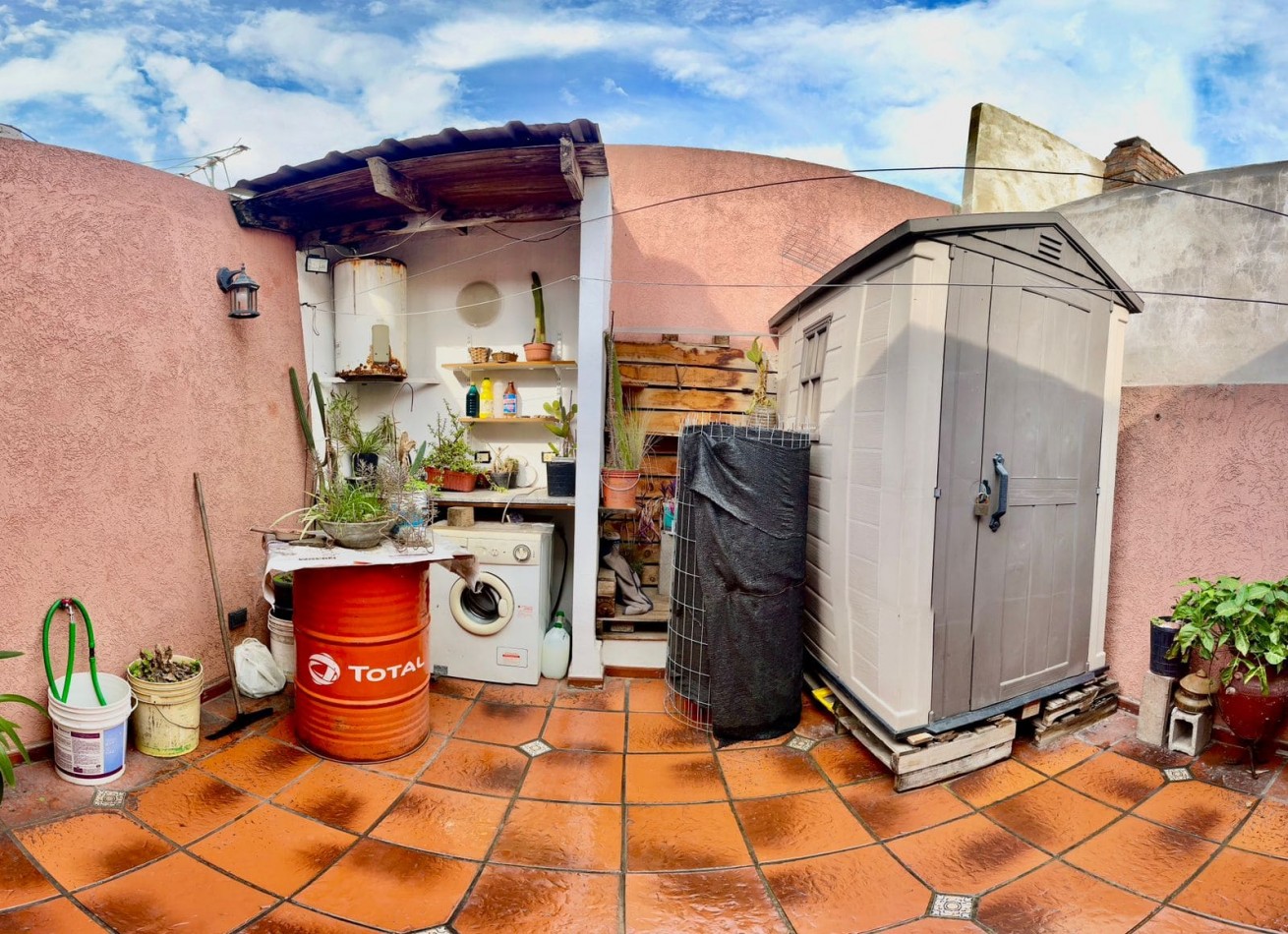 Se Vende PH dos ambientes, contrafrente (Barracas)