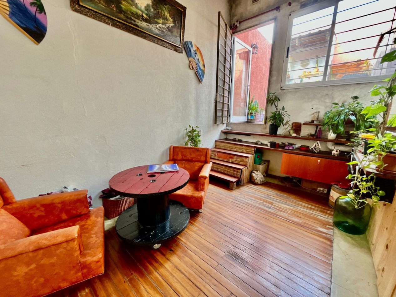 Se Vende PH dos ambientes, contrafrente (Barracas)