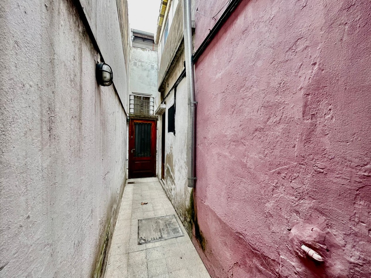 Se Vende PH dos ambientes, contrafrente (Barracas)