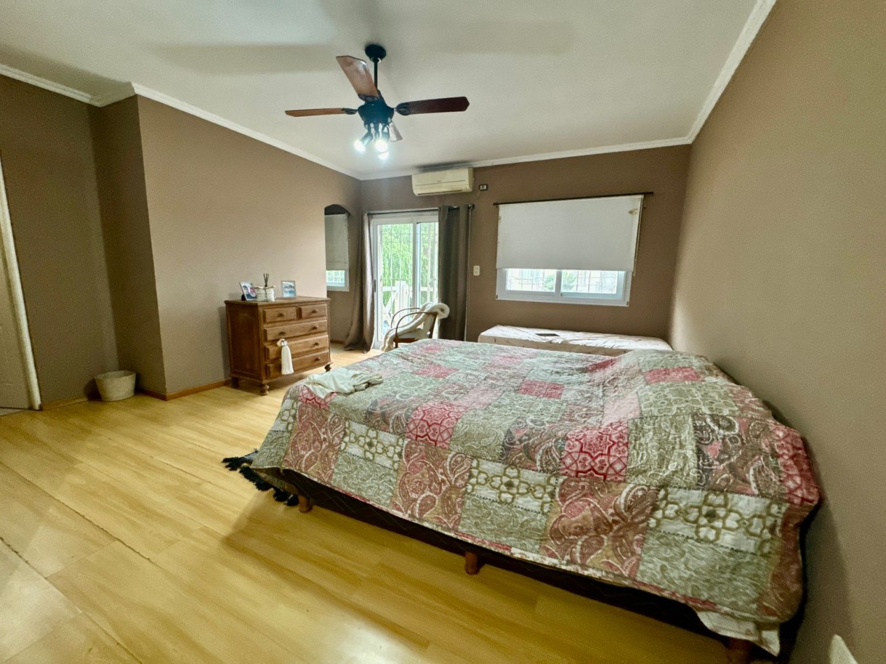 Se Vende Casa cuatro amb, con cochera, piscina (LOBOS) Facilidaddes de Pago