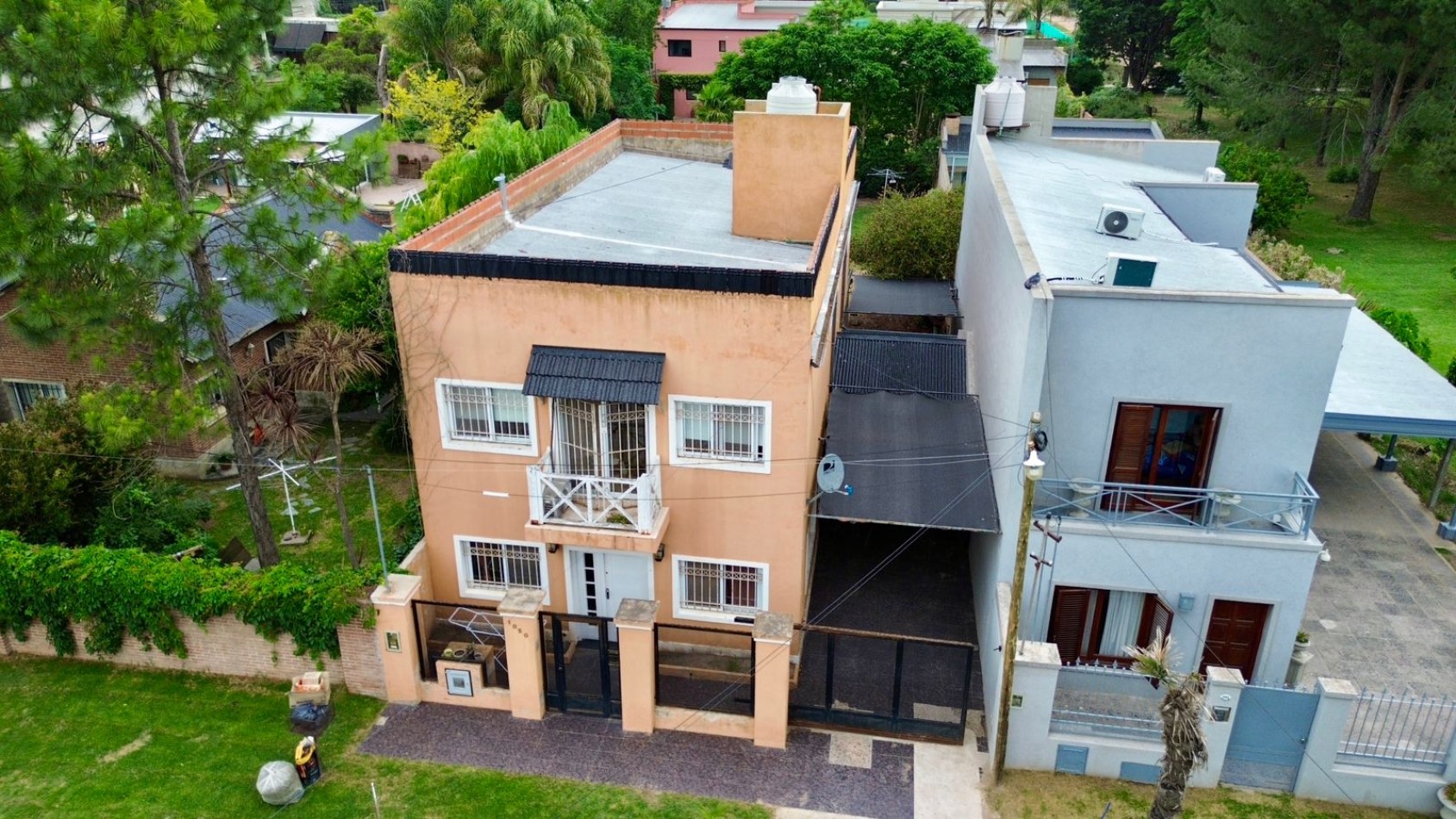 Se Vende Casa cuatro amb, con cochera, piscina (LOBOS) Facilidaddes de Pago