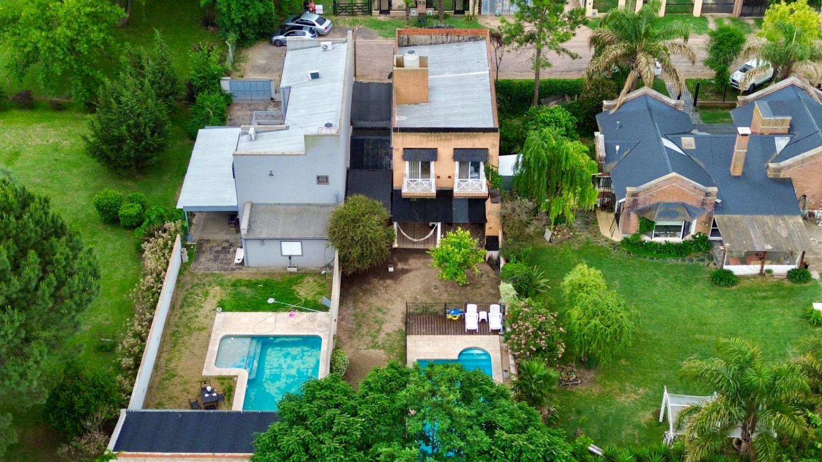 Se Vende Casa cuatro amb, con cochera, piscina (LOBOS) Facilidaddes de Pago