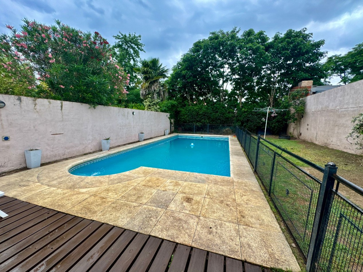 Se Vende Casa cuatro amb, con cochera, piscina (LOBOS) Facilidaddes de Pago