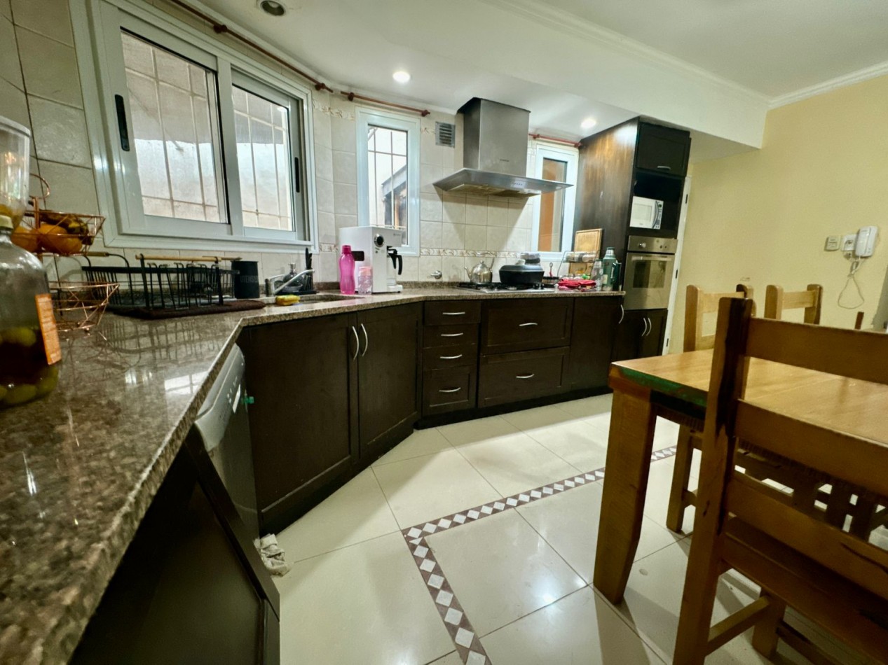 Se Vende Casa cuatro amb, con cochera, piscina (LOBOS) Facilidaddes de Pago