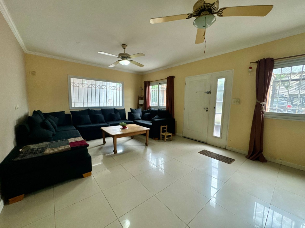 Se Vende Casa cuatro amb, con cochera, piscina (LOBOS) Facilidaddes de Pago