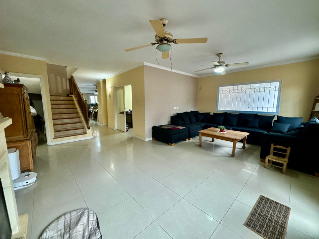 Se Vende Casa cuatro amb, con cochera, piscina (LOBOS) Facilidaddes de Pago