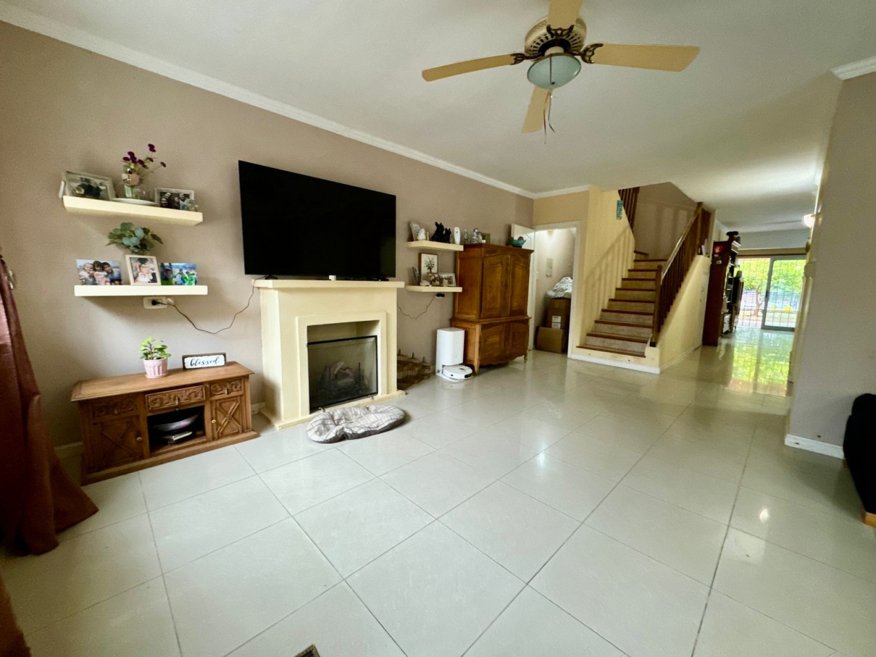 Se Vende Casa cuatro amb, con cochera, piscina (LOBOS) Facilidaddes de Pago