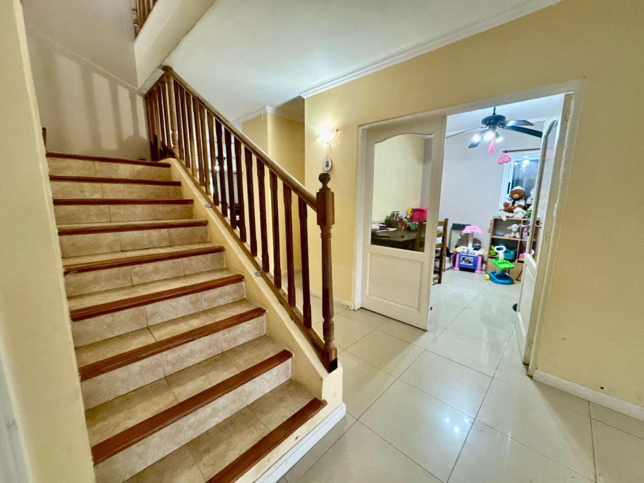 Se Vende Casa cuatro amb, con cochera, piscina (LOBOS) Facilidaddes de Pago