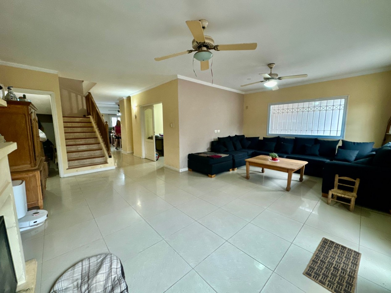 Se Vende Casa cuatro amb, con cochera, piscina (LOBOS) Facilidaddes de Pago