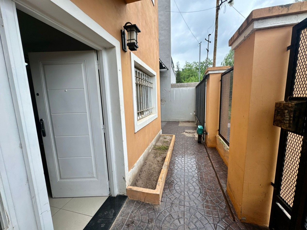 Se Vende Casa cuatro amb, con cochera, piscina (LOBOS) Facilidaddes de Pago