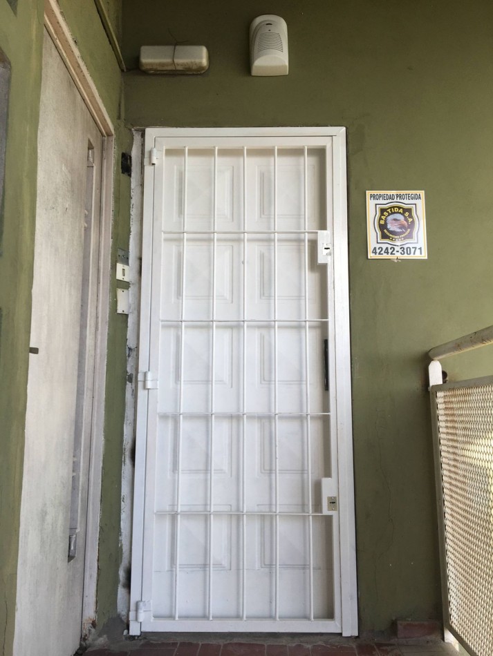 Se vende departamento cuatro ambientes (Barrio Piedra Buena)