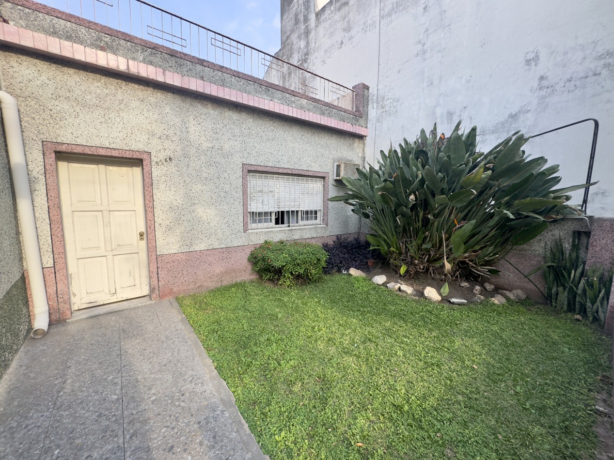 Se Vende Casa tres ambientes, con cochera doble(Villa Lugano)