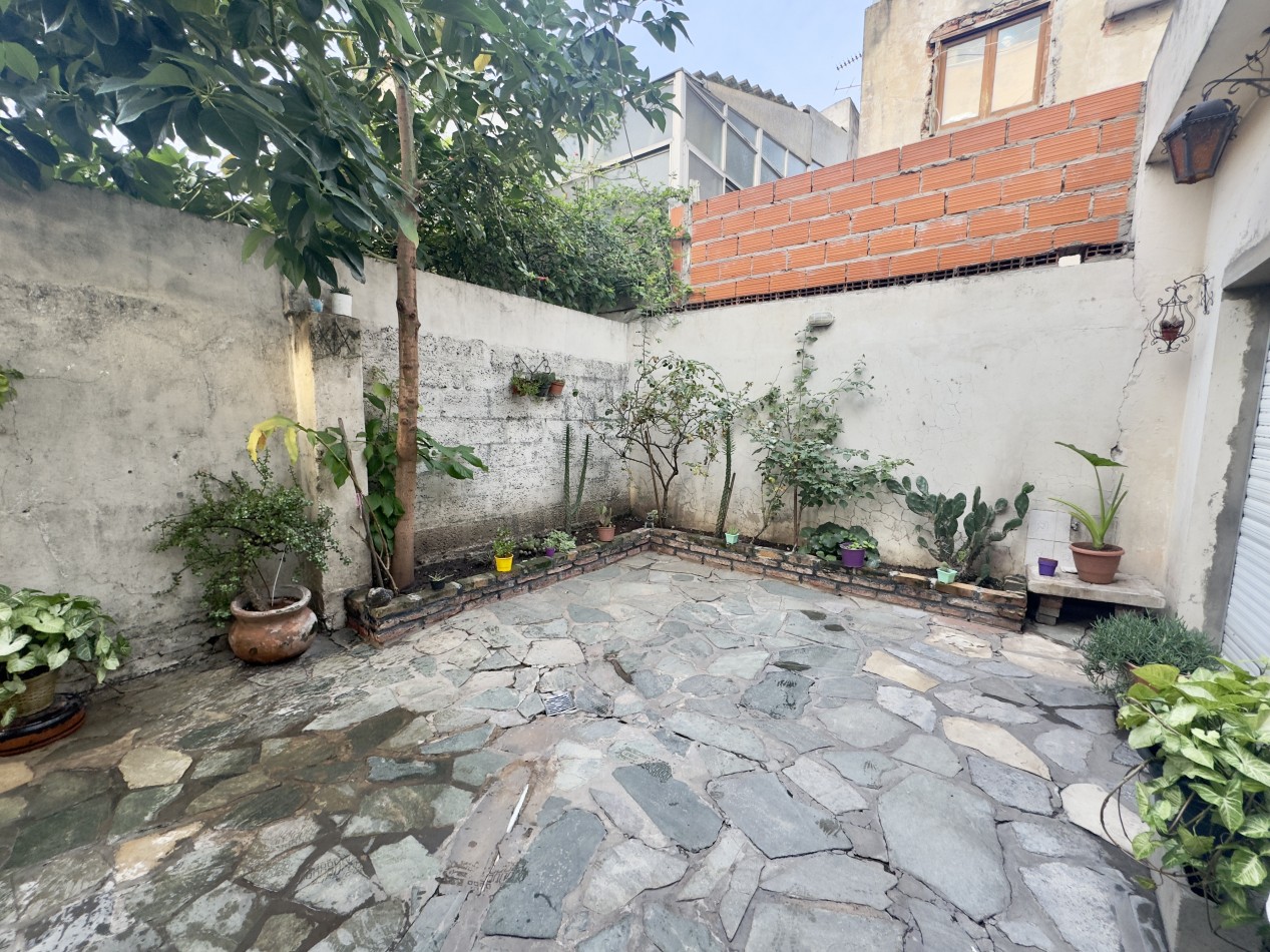 Se Vende Casa tres ambientes, con cochera doble(Villa Lugano)