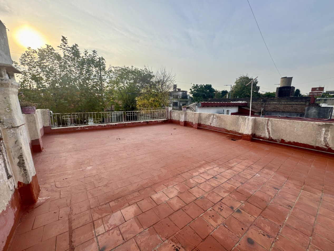 Se Vende Casa tres ambientes, con cochera doble(Villa Lugano)