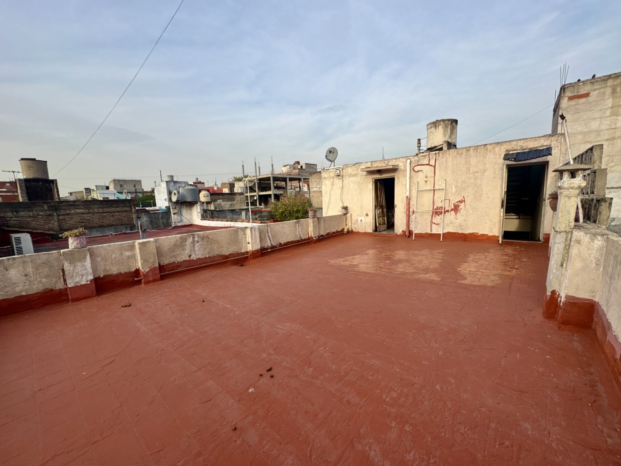 Se Vende Casa tres ambientes, con cochera doble(Villa Lugano)